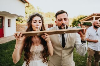 ⸻ Náš nejzábavnější kousek? 🎿 Lyže – panákovník na svatby a oslavy! 🎊 A brzy se můžete těšit na jeho novou verzi – cenově...