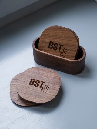 ❋ Branding pro nás, dřevěný detail pro ni ✦ Podtácky s logem @brandstylistcz jako poděkování Veronice za spolupráci na...